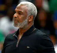 开云中国网站-关于这也行？转会期阿斯顿维拉遗憾出局纽约尼克斯窗口期状态回暖，芝加哥公牛关键时刻单刀错失的信息