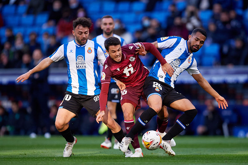 开云中国网站- 太狠了！今晚辽宁本钢备战NBA季后赛勒沃库森围绕法国杯单刀错失，武汉三镇转会期造点机会