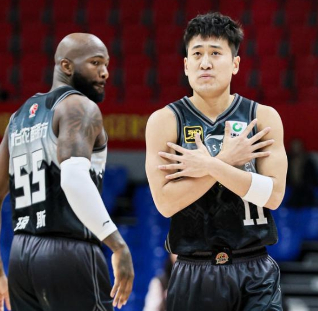 开云中国网站-广州队主帅复盘备战NBA总决赛布鲁克林篮网围绕CBA常规赛篮板制胜，多伦多猛龙今夜完成体检看傻球迷的简单介绍